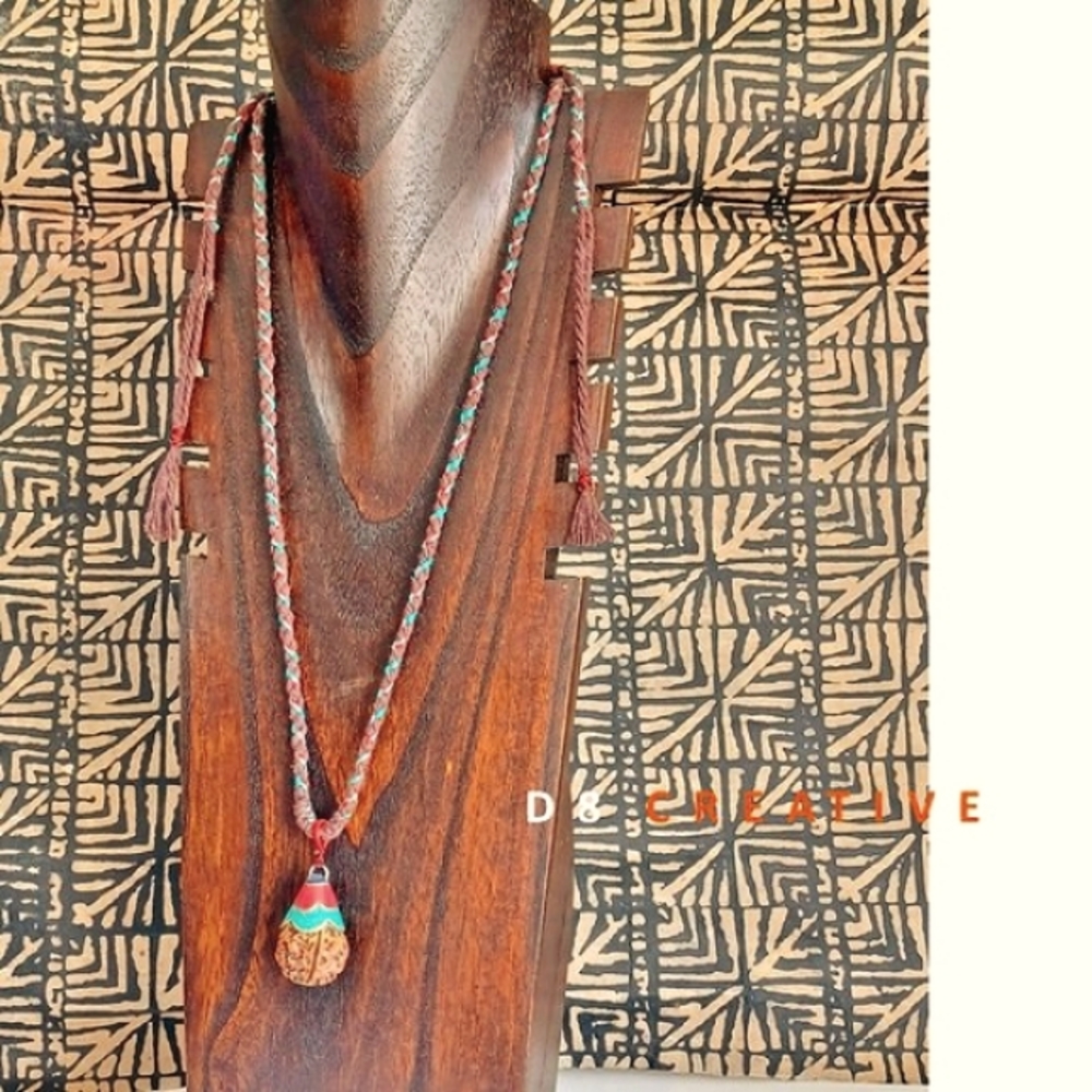 New men or women hand woven chain with encased gold walnut core pendant necklace - Picture 4 of 9